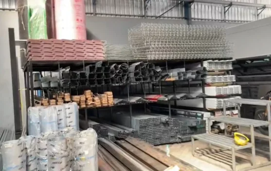Dolar Melambung, Pengusaha Besi Baja Lamongan Hadapi Tekanan - RRI.co.id