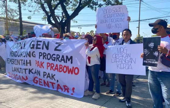 Ribuan Masyarakat Tuban Gelar Aksi Dukung Progam Makan Bergizi Gratis