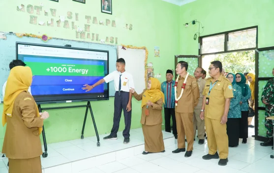 Hari Pertama MPLS, Bupati Lamongan Tinjau Sekolah dan Dorong Peran Ayah