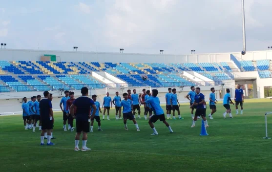 Latihan Perdana Persela, Pelatih Bima Sakti Atur Skuad Penuhi Regulasi Terbaru