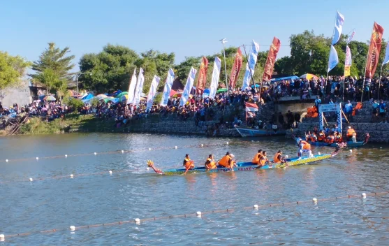 Junjung Sport Tourism, 32 Tim Adu Kayuh di Festival Dayung Tejoasri ke-4 Lamongan