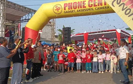 Semarak Jalan Sehat Satukan Warga Tambakrigadung dan Deketwetan, Lamongan