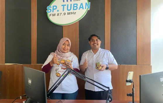 Saung Enok Kembangkan Kuliner Asinan dan Rujak
