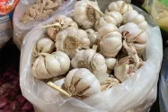 Harga Bapok di Tuban Cenderung Naik, Bawang Putih Naik Drastis