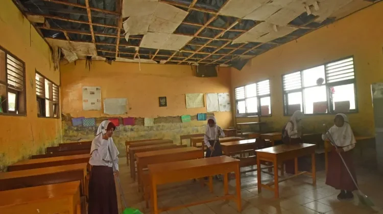 House Pushes School Revitalization Priority in Indonesia’s 3-T Regions