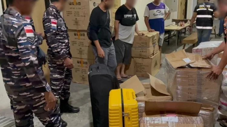 Indonesian Navy Foils Branded Goods Smuggling at Nunukan Border