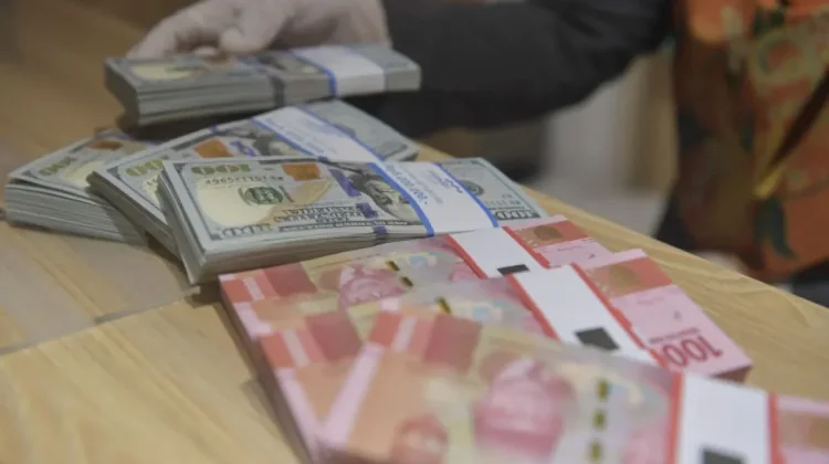 Fed Statement Pushes Rupiah Weakness Today: Analysts