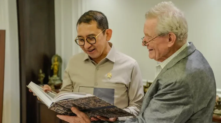 Australian Author to Publish First English Book on Lombok Textiles