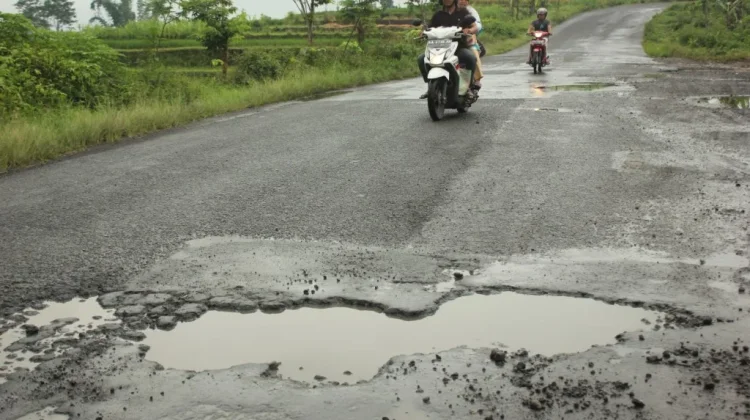 Central Java Accelerates Road Repairs Ahead of Eid Travel Season