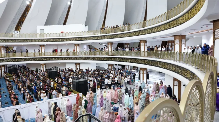 First Tarawih Unites Thousands in Nusantara