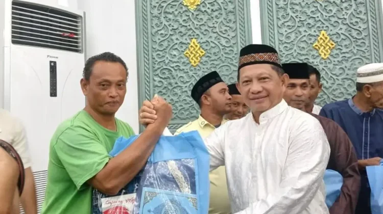 Mendagri Delivers Quran Aid from the President to the People of Banda Aceh