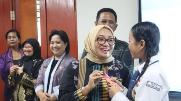 Minister Arifah Expects People's Schools to Be Examples of Child-Friendly Schools