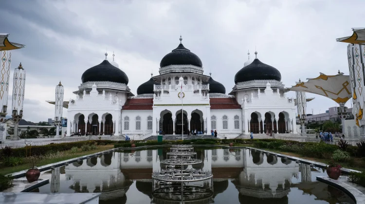 Indonesia Mobilizes 6,859 Mosques to Support Eid Travel Surge