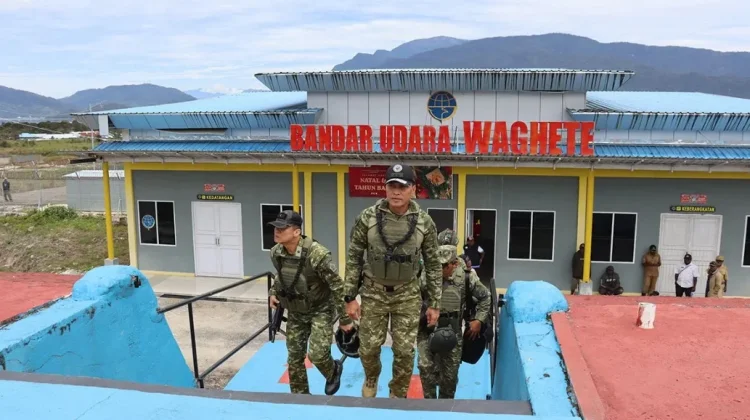 TNI Reviews 11 Secured Pioneer Airports in Papua After KKB Attacks
