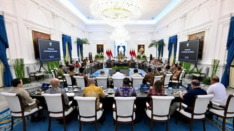Govt Gathers National Figures, Discussing Global Tensions