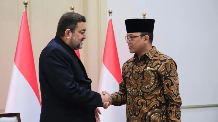 Sugiono Meets Iranian Ambassador, Conveys Condolences Over Khamenei’s Passing
