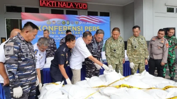 Indonesian Navy Seizes 6.1 Tons of Illegal Tin in Tanjung Priok