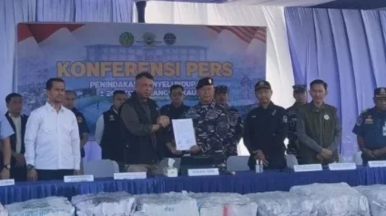 Government Seizes 200 Tons of Illegal Mangrove Charcoal in Riau Waters