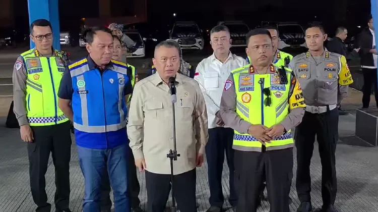 One-Way Traffic System Begins on the Trans-Java Toll Road
