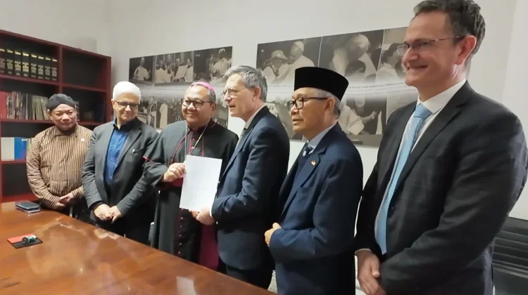 Indonesian Becomes 57th Official Language of Vatican News