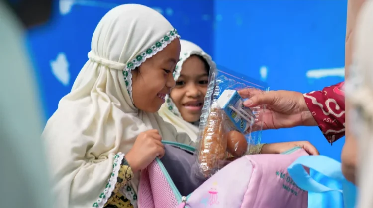 Students in Eastern Indonesia Receive Free Nutritious Meals 6 Days a Week