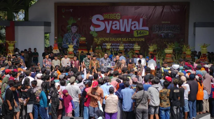 Grebeg Syawal Tradition Draws Crowds in Klaten