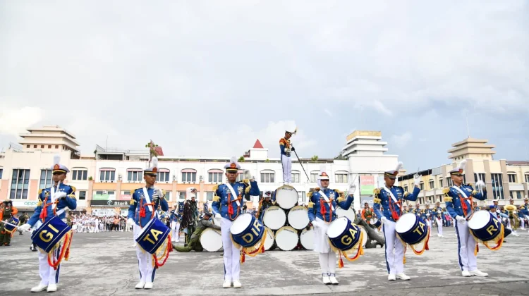 AAU “Gita Dirgantara” Drum Corps Enchants Manado Residents with Festive Parade