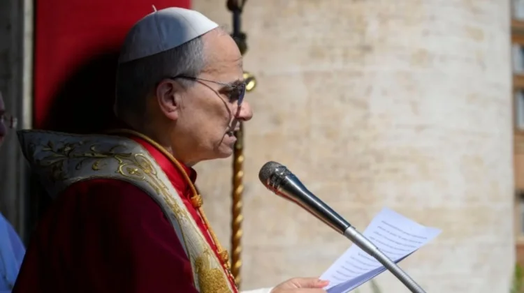 Pope Urges for Peace in Urbi et Orbi Message
