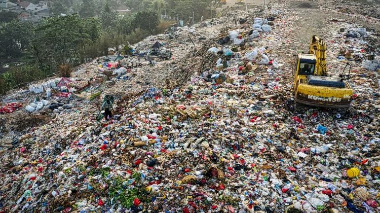 Government Speeds Up Pekanbaru Waste Plant to Process 1,215 Tons Daily