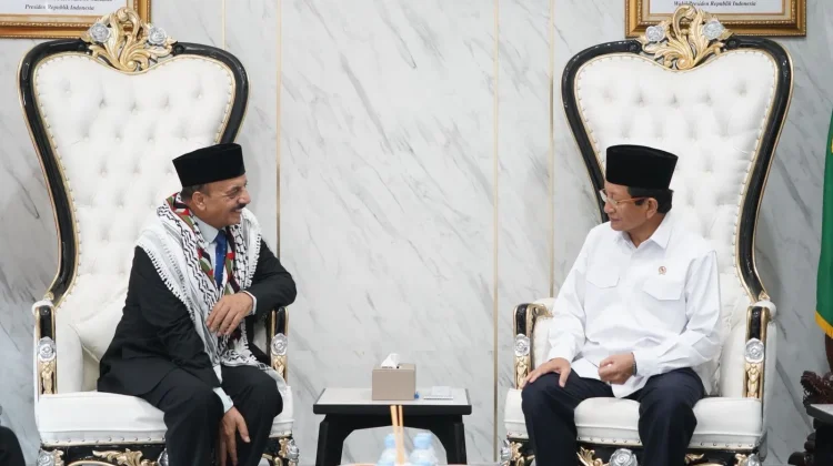 Minister Receives Palestinian Ambassador, Highlights Brotherhood