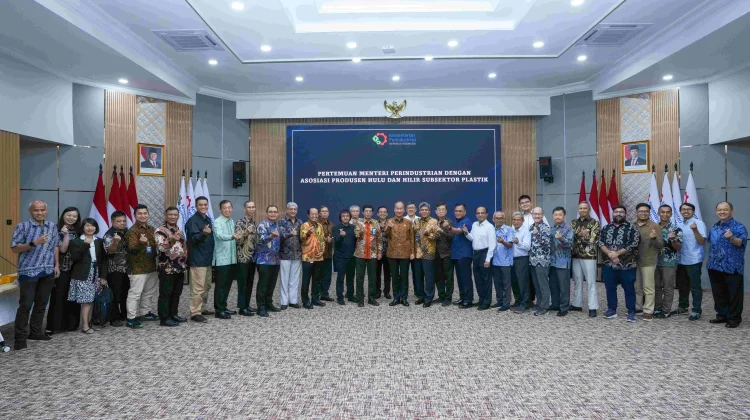 Indonesia Monitors Hormuz Tensions, Secures Plastic Supply
