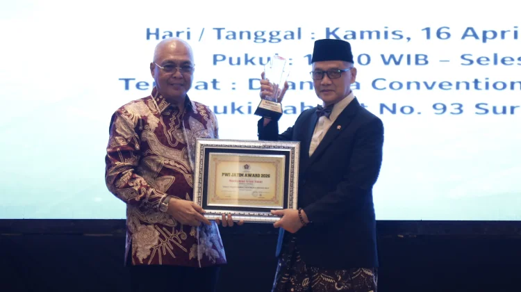Minister of Hajj Receives Governance Transformation Award from PWI