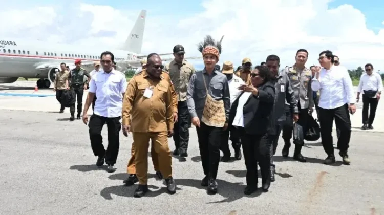 VP Gibran Inspects Developments in Capital of New Central Papua