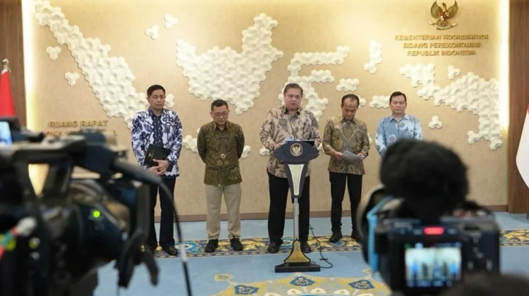 Rupiah Reaches 17,400 per Dollar, Govt Shifts Transactions to Asian Currencies