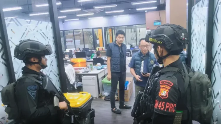 Polri Raids International Online Gambling Den in Jakarta, 321 People Arrested