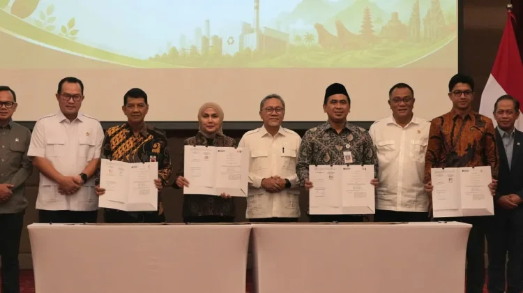 Indonesia Signs Waste-to-Energy Deals to Tackle Urban Garbage Crisis