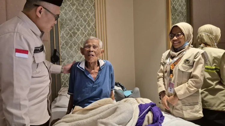 Turning Into 103 Years Old, Indonesian Pilgrim Enthusiastically Performs Hajj
