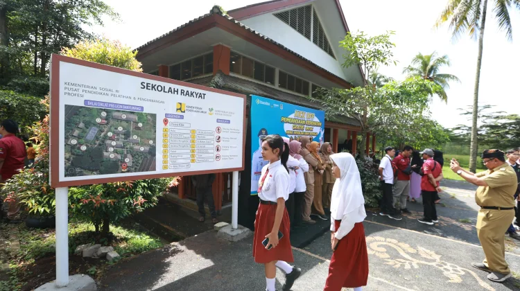 Indonesia Develops More People's Schools, Renovates Families’ Homes