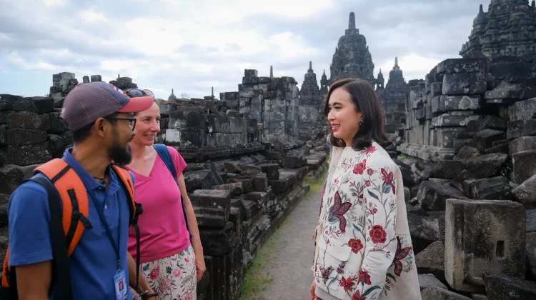 Minister Ensures Readiness of Prambanan and Tugu Station Ahead of School Holidays