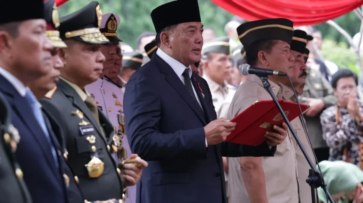Defense Minister Leads Military Funeral Ceremony for the Late General Ryamizard