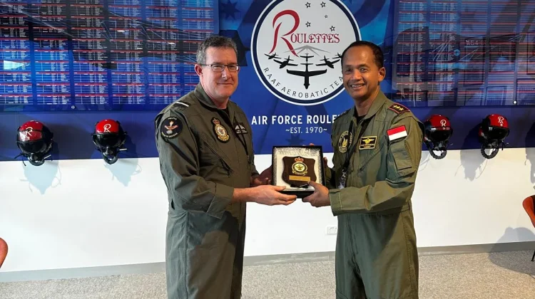 TNI AU Reviews RAAF Education System