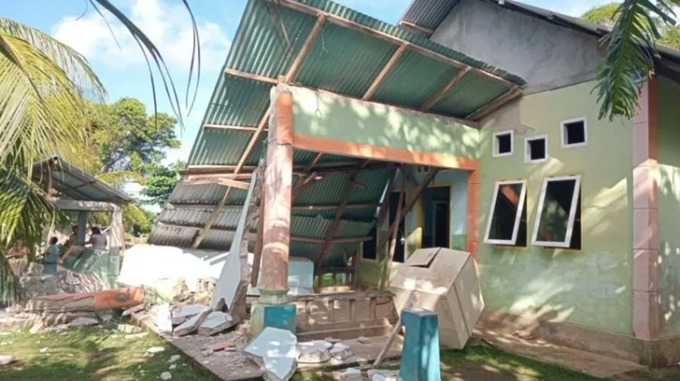 Tsunami Warning Removed After 7.7-Magnitude Striking Indonesia