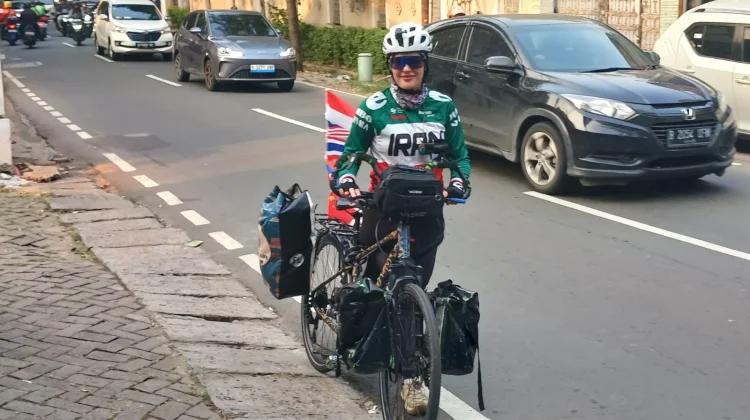 Iranian Women Cyclist Arezoo Eskandari to Explore Indonesia in Asian Tour