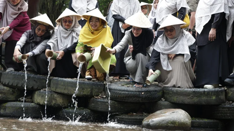 Central Java Women Promote Sustainability Through Ecological Action