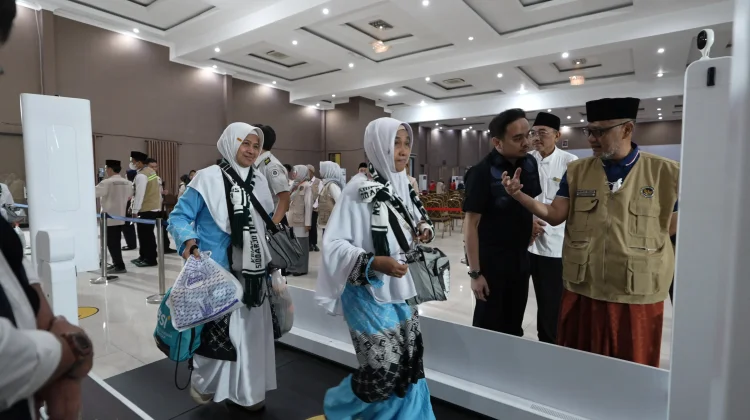 Hajj Minister Welcomes 375 Pilgrims Using Biometric Corridor