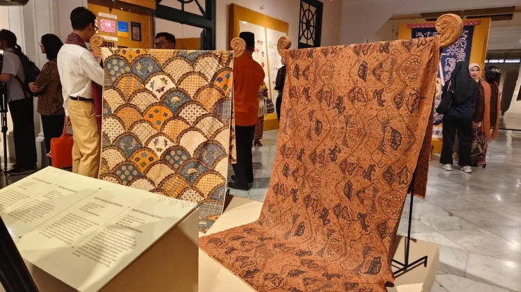Indonesia Showcases Rare Historic Textiles at Golden Jubilee Exhibition