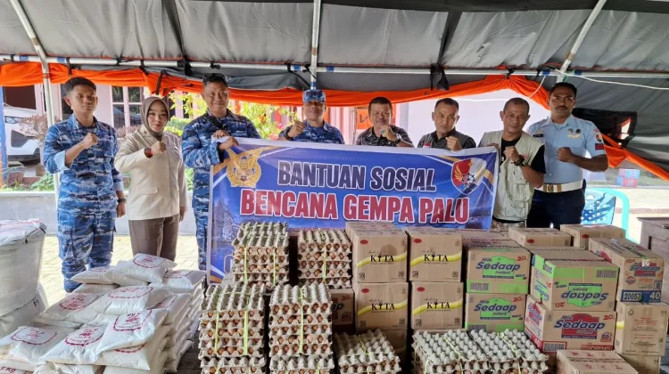 Lanud Sultan Hasanuddin Distributes Humanitarian Aid to Palu Earthquake Victims