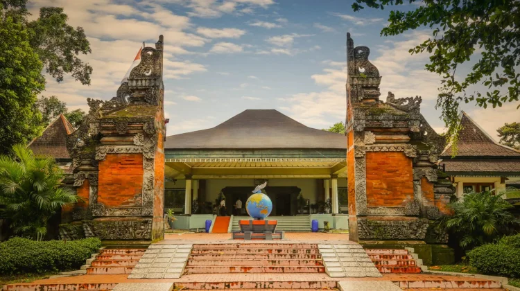 Indonesia Houses the World’s First Stamp Collection, ‘The Penny Black’