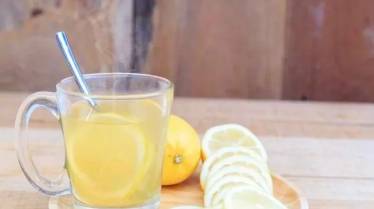 6 Benefits of Warm Lemon Water in the Morning