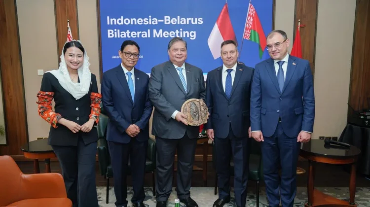 Airlangga Explores Belarus Dairy Imports for Free Meals Program